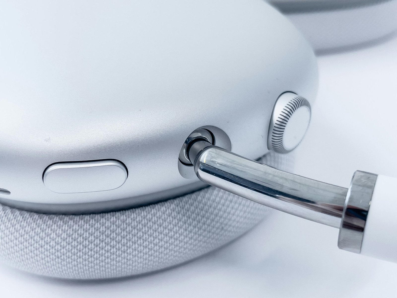 Dont Buy Into Apples Hype About AirPods Max